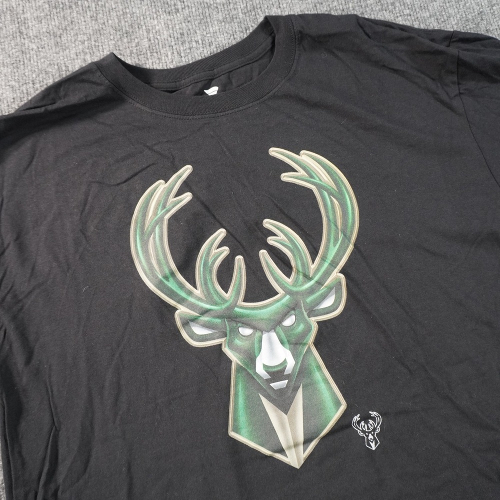 Fanatics Milwaukee Bucks T-Shirt Mens XL Black NBA Basketball Graphic Tee Logo
